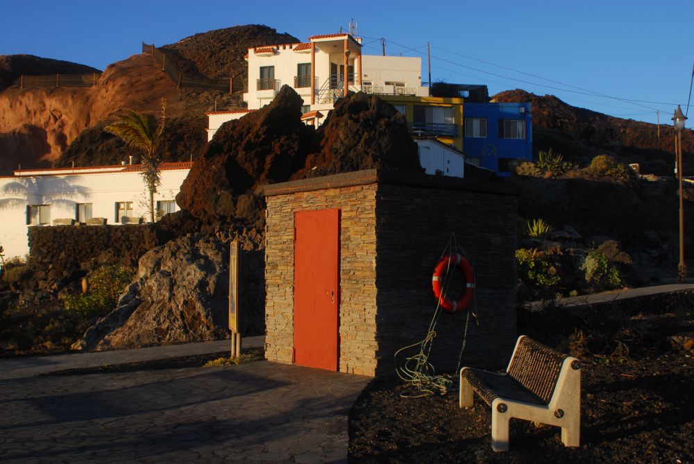 Toilettenhaus der Marina und des Strandes La Restinga