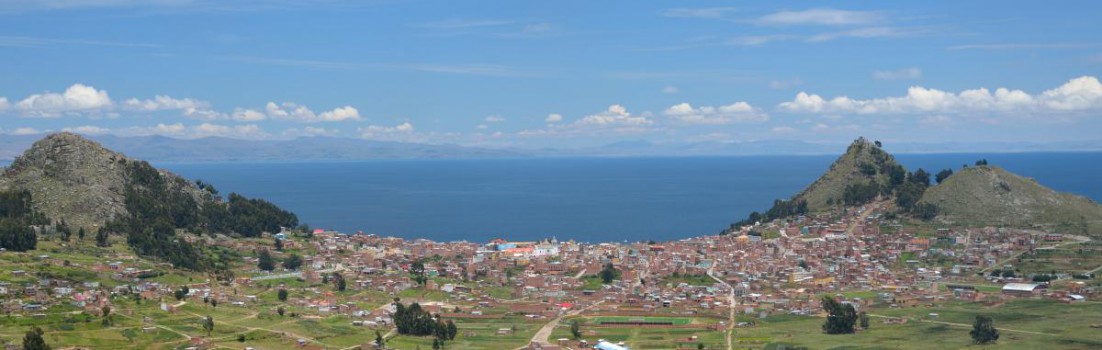 Blick auf Copacabana am Titicacasee