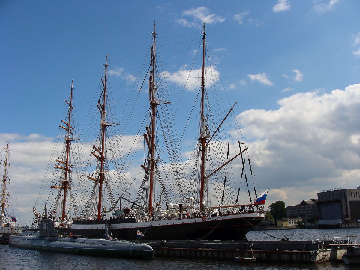 Ein Spaziergang entlang der Newa | Segeln mit Yemanja