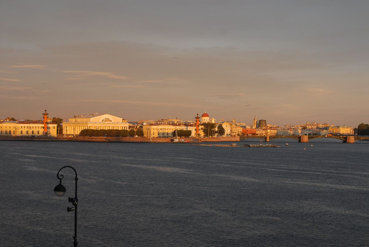 Ein Spaziergang entlang der Newa, Strelka| Segeln mit Yemanja