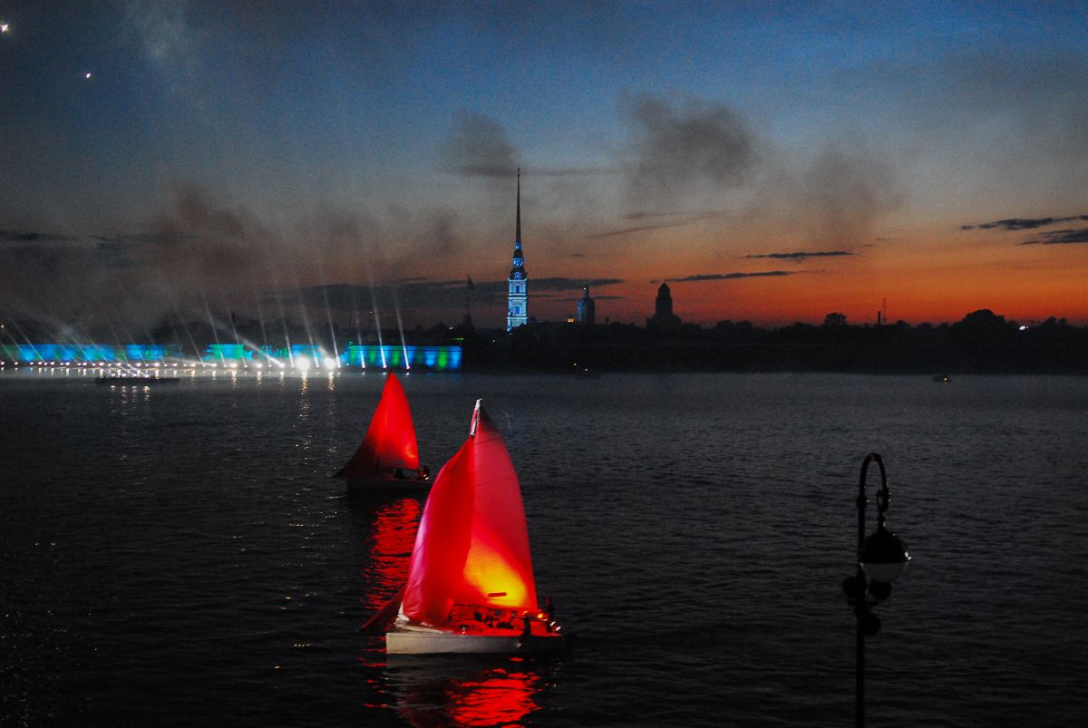 Ein Spaziergang entlang der Newa | Segeln mit Yemanja