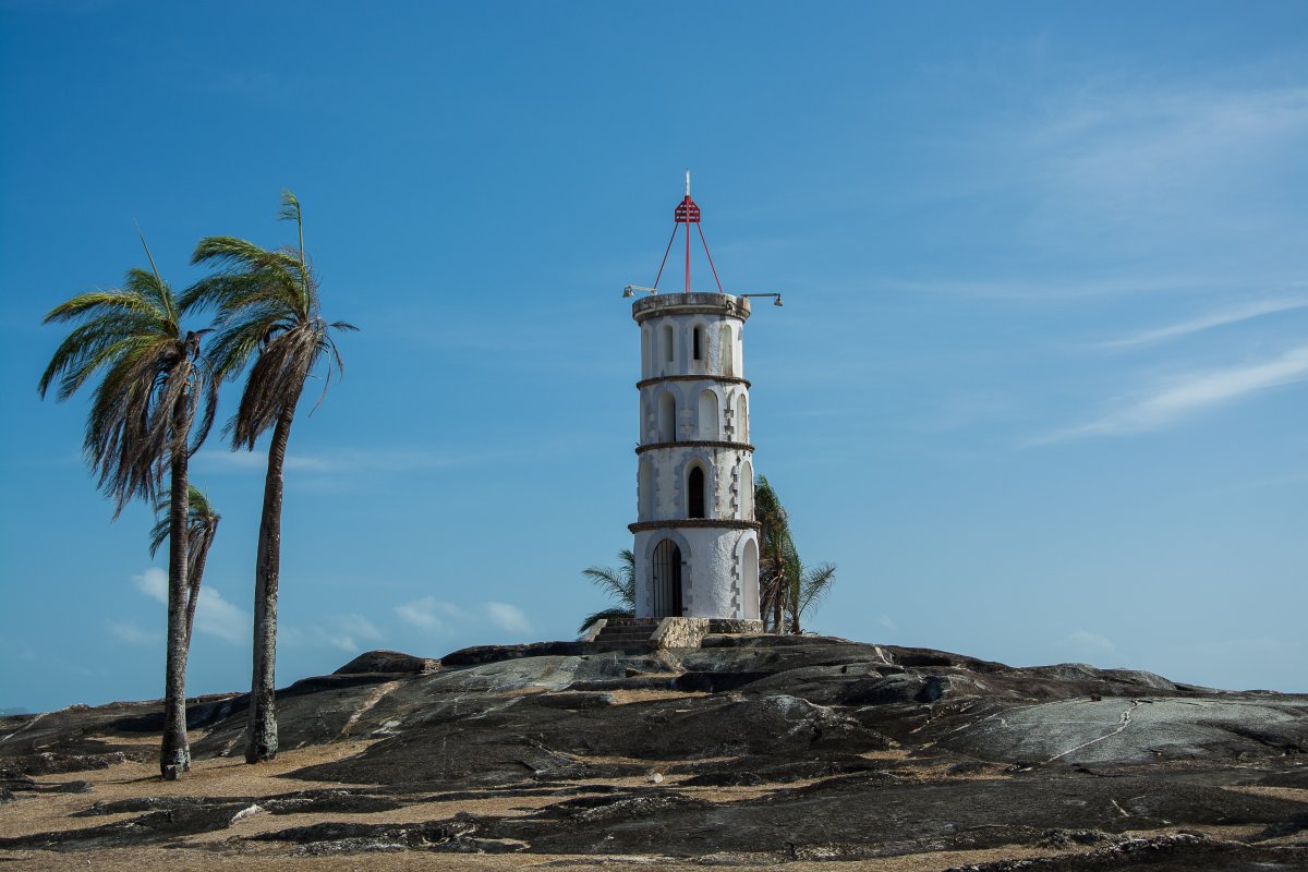 Das Wahrzeichen von Kourou, der Leuchtturm Tours Dreyfus, der einst der Kommunikation mit den Iles du Salut diente