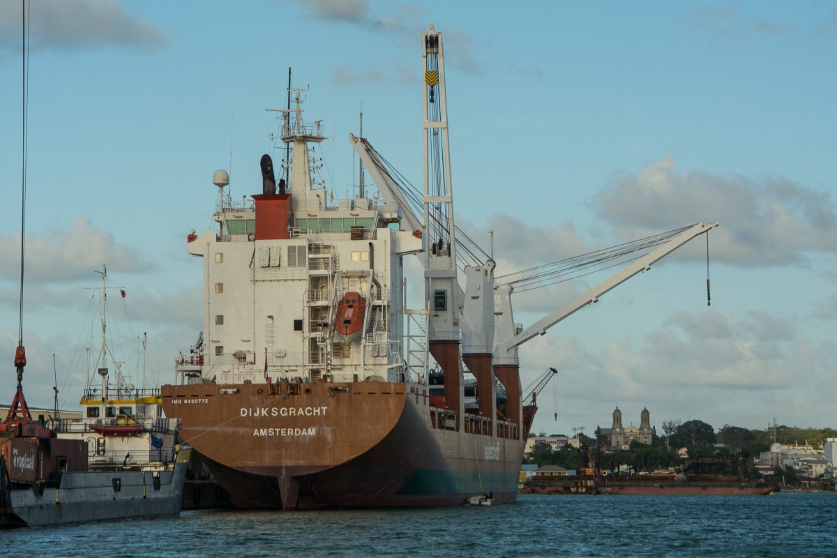 Yachttransport mit Sevenstar auf Dijksgracht, Antigua - Genua