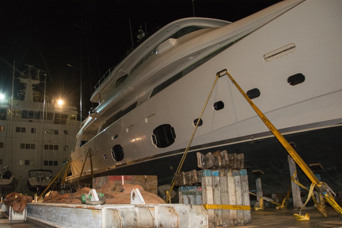Yachttransport mit Sevenstar auf Dijksgracht, Antigua - Genua