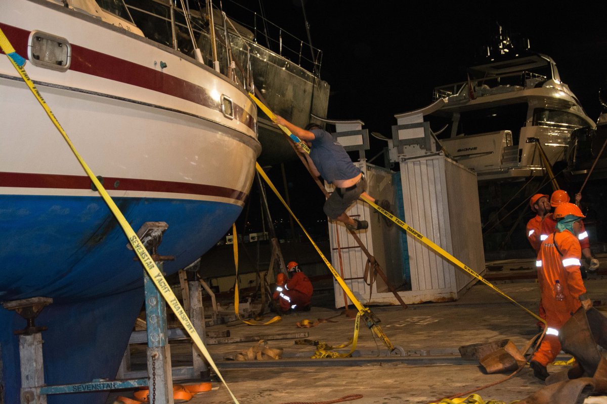 Yachttransport mit Sevenstar auf Dijksgracht, Antigua - Genua