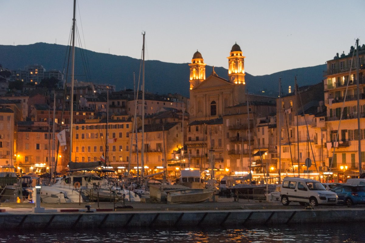 Bastia die Lebendige zwischen Verfall und Erneuerung Segeln mit Yemanja